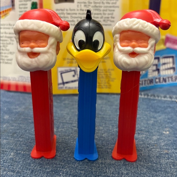 PEZ Bundle Santa and Daffy Duck Dispenser and PEZ lanyard - Picture 2 of 8